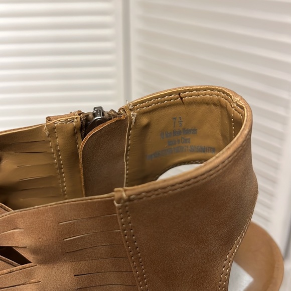 Target heels - Picture 3 of 3